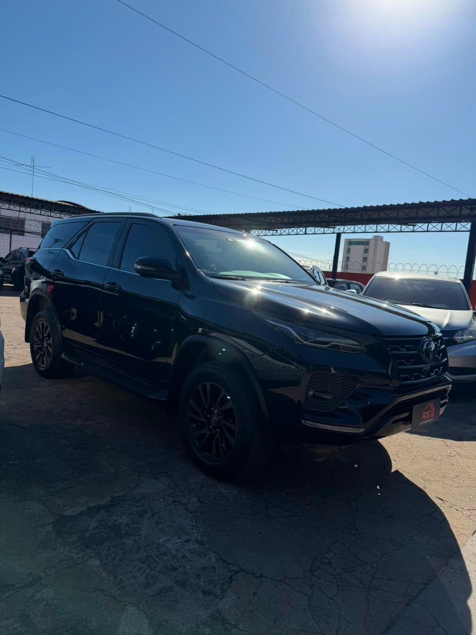 TOYOTA Hilux SW4 - Foto