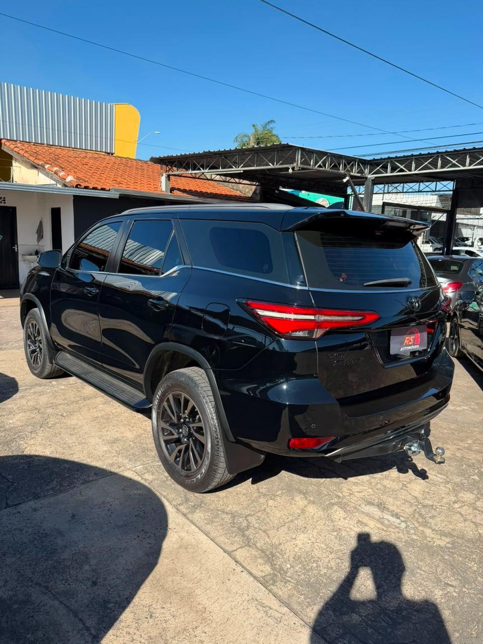 TOYOTA Hilux SW4 - Foto