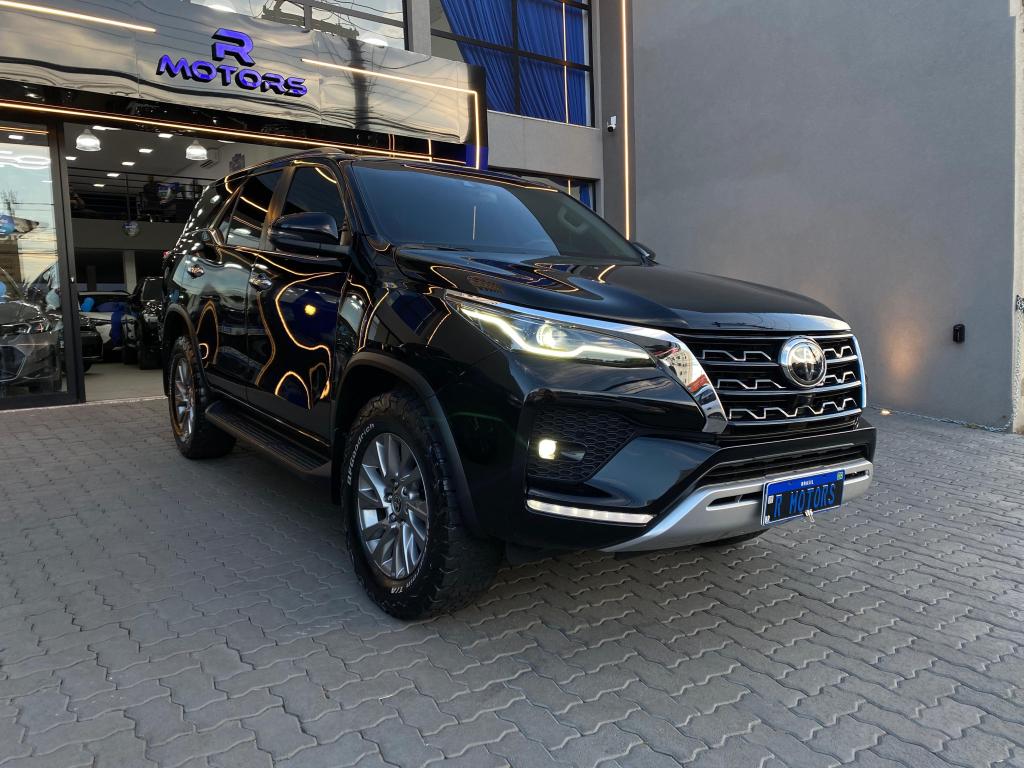 TOYOTA Hilux SW4 - Foto