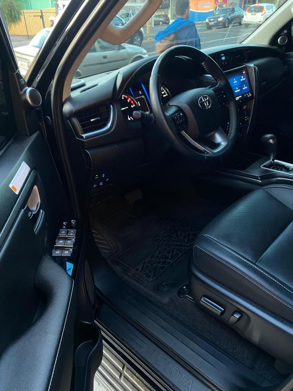TOYOTA Hilux SW4 - Foto