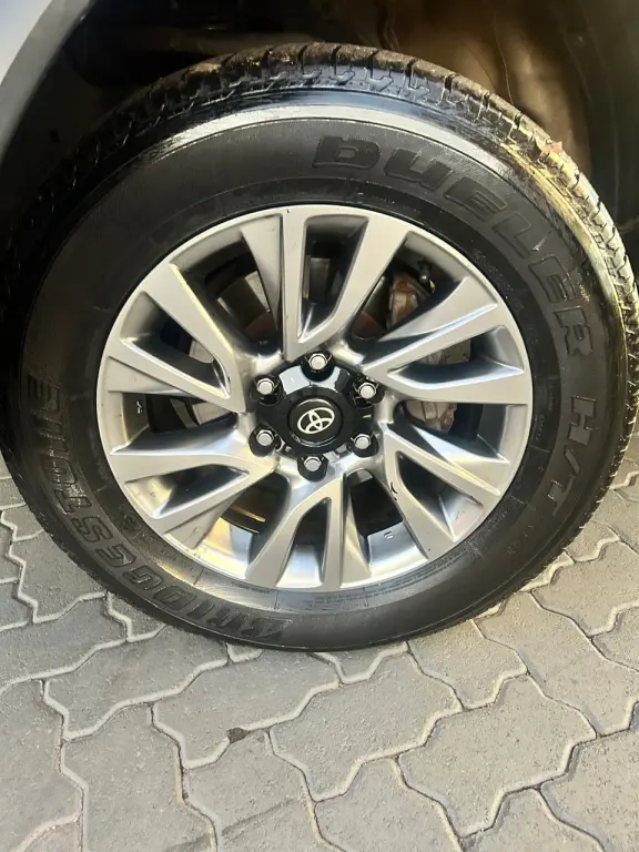 TOYOTA Hilux SW4 - Foto