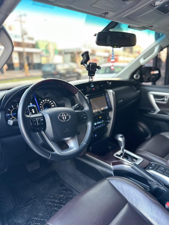 TOYOTA Hilux SW4 - Foto
