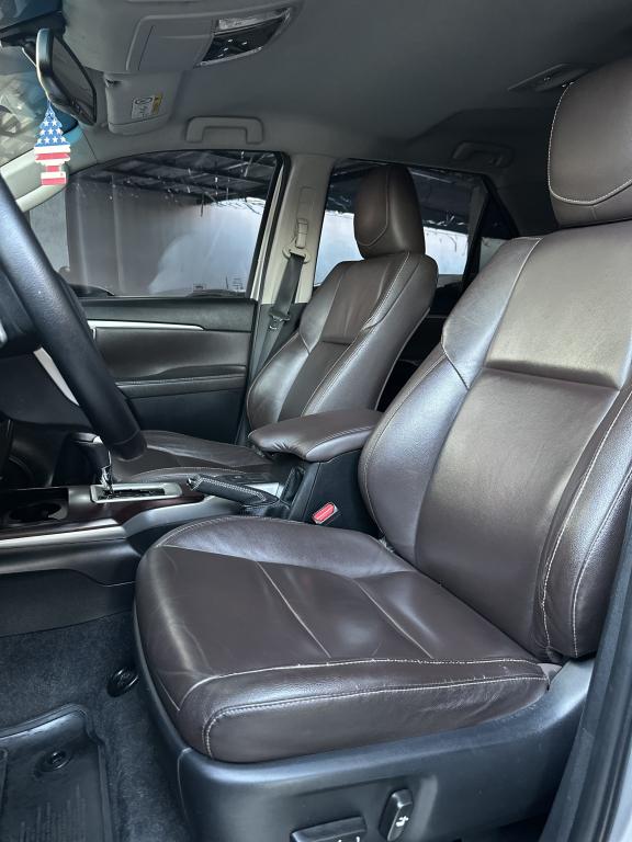 TOYOTA Hilux SW4 - Foto