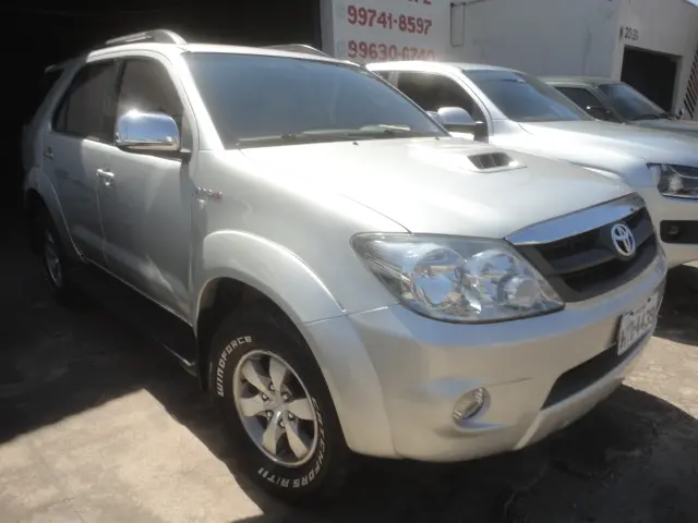 TOYOTA Hilux SW4 - Foto