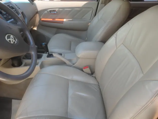 TOYOTA Hilux SW4 - Foto