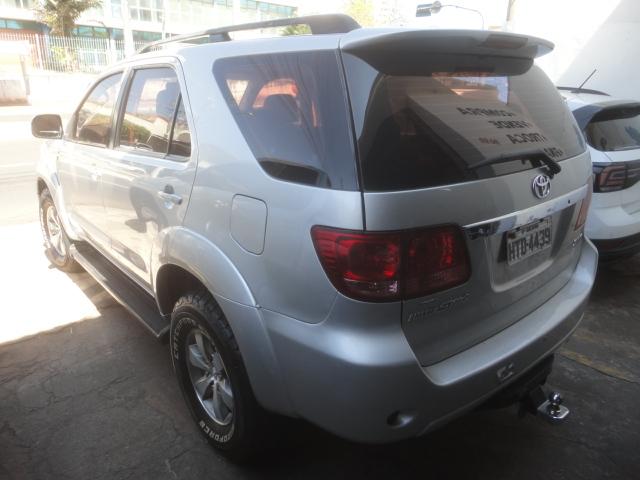 TOYOTA Hilux SW4 - Foto