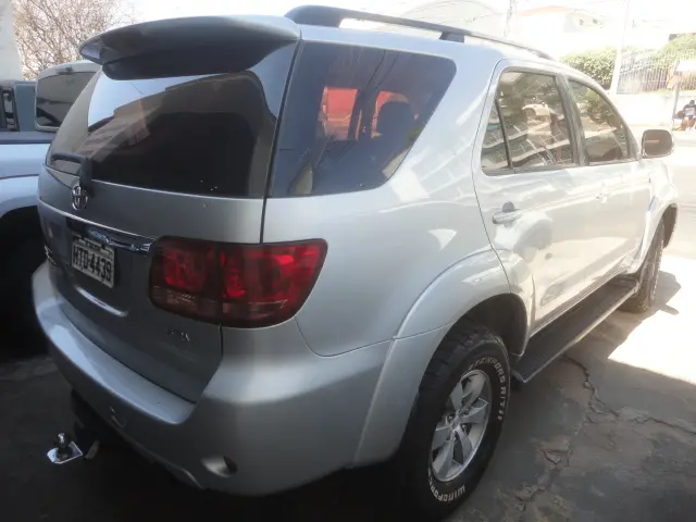 TOYOTA Hilux SW4 - Foto