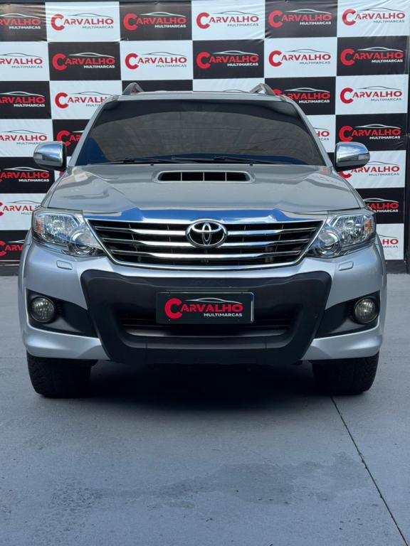 TOYOTA Hilux SW4 - Foto