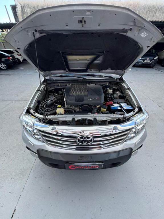 TOYOTA Hilux SW4 - Foto