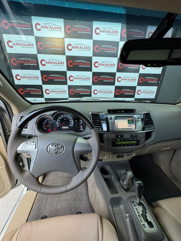 TOYOTA Hilux SW4 - Foto