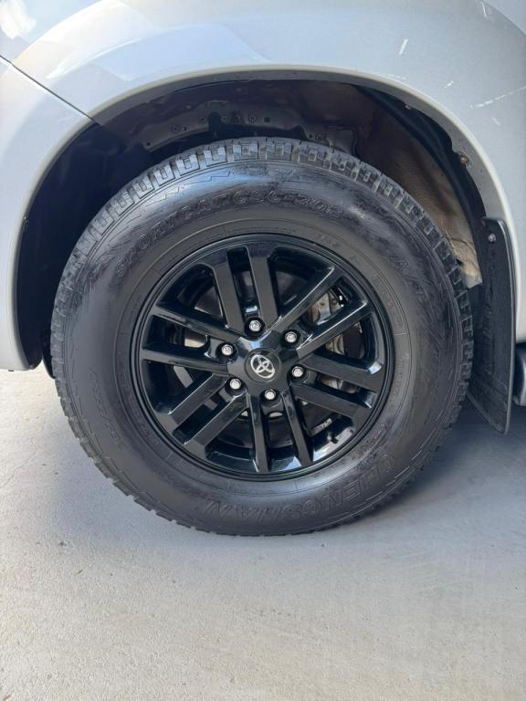 TOYOTA Hilux SW4 - Foto