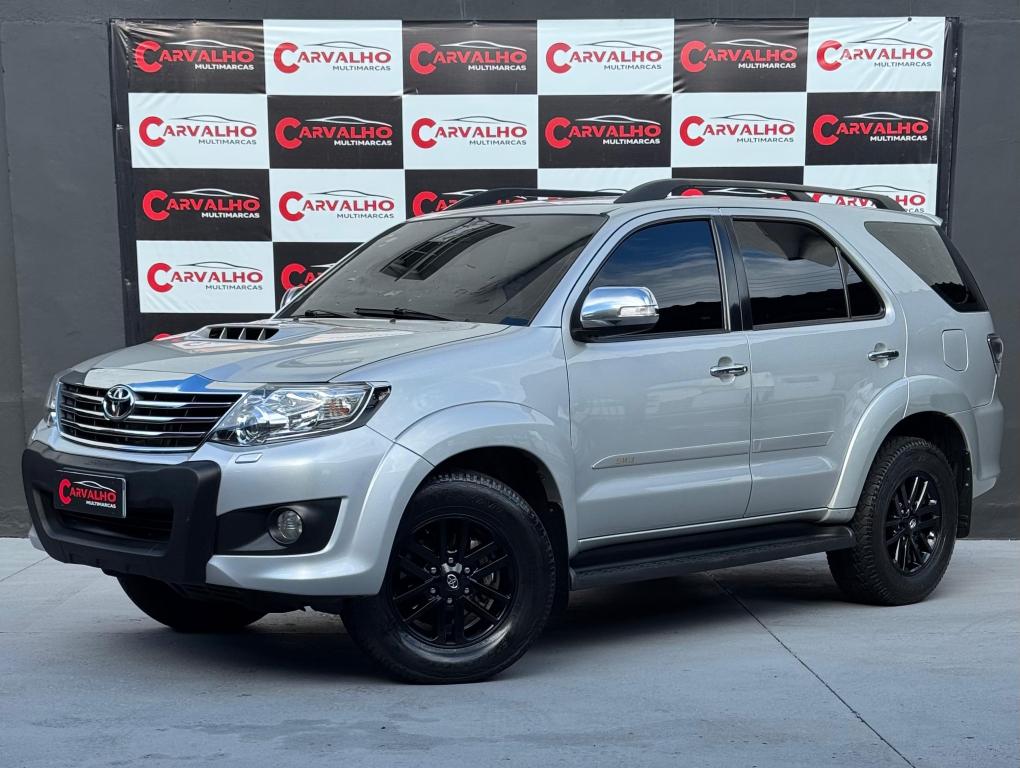 TOYOTA Hilux SW4 - Foto