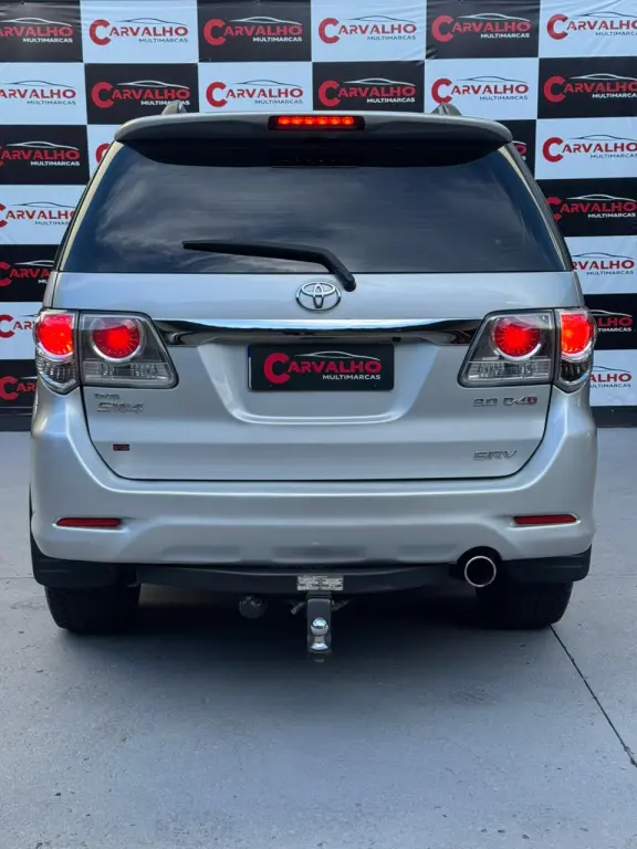 TOYOTA Hilux SW4 - Foto