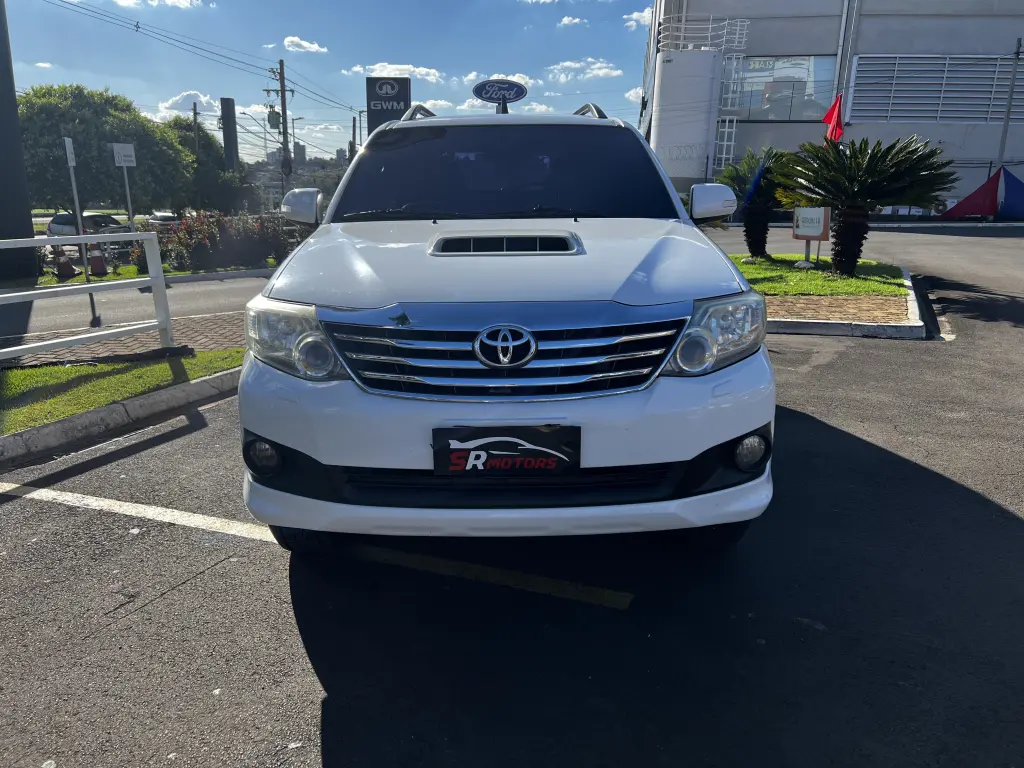 TOYOTA Hilux SW4 - Foto