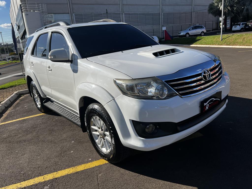 TOYOTA Hilux SW4 - Foto