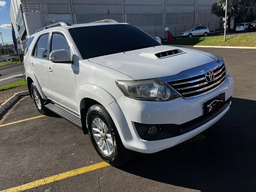 TOYOTA Hilux SW4 - Foto