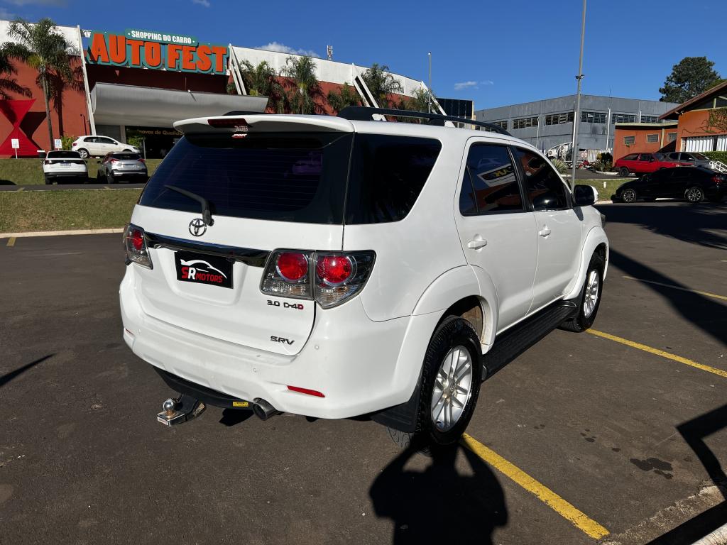 TOYOTA Hilux SW4 - Foto