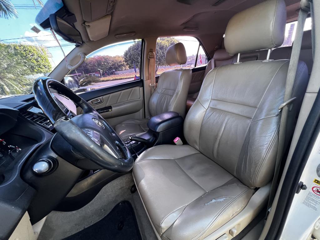 TOYOTA Hilux SW4 - Foto