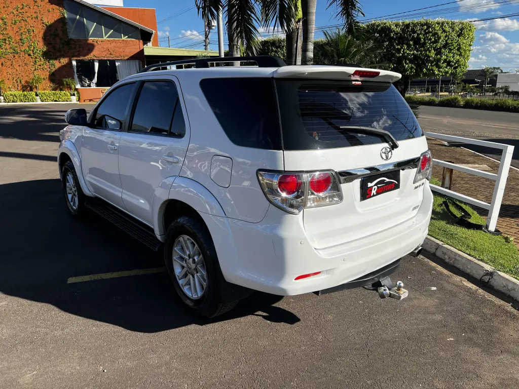 TOYOTA Hilux SW4 - Foto