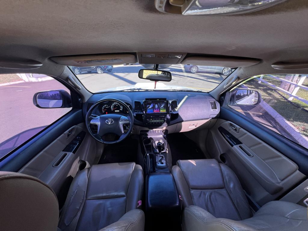 TOYOTA Hilux SW4 - Foto