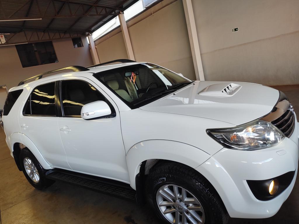 TOYOTA Hilux SW4 - Foto