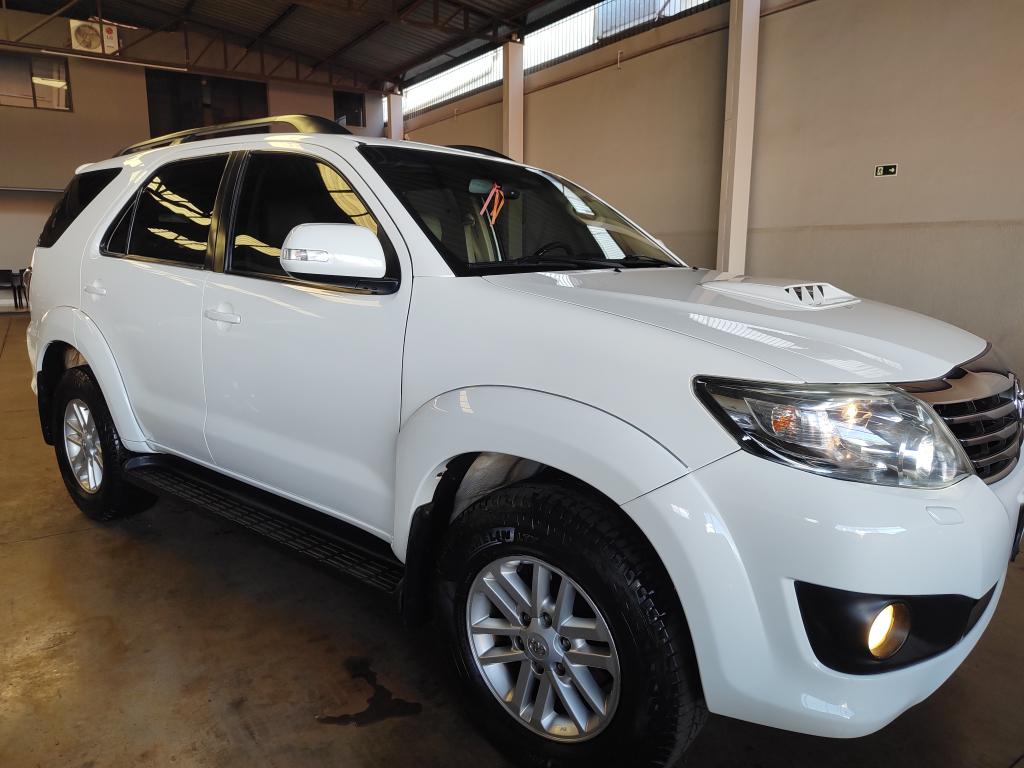 TOYOTA Hilux SW4 - Foto