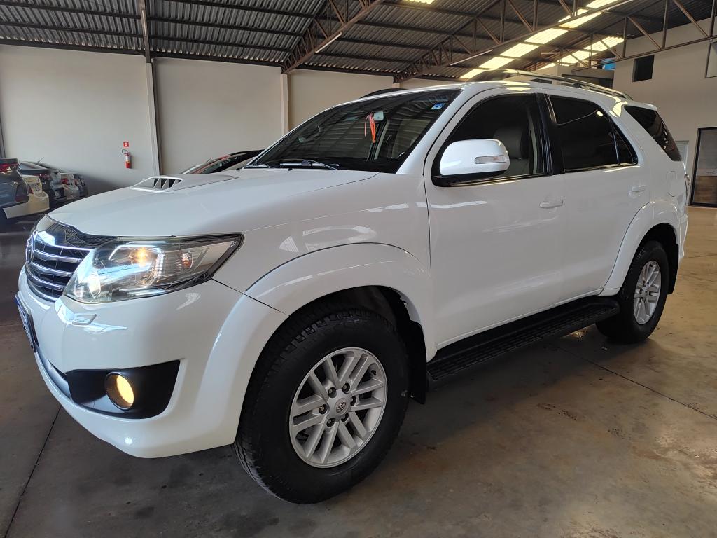 TOYOTA Hilux SW4 - Foto