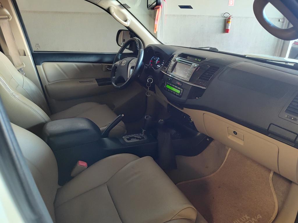 TOYOTA Hilux SW4 - Foto