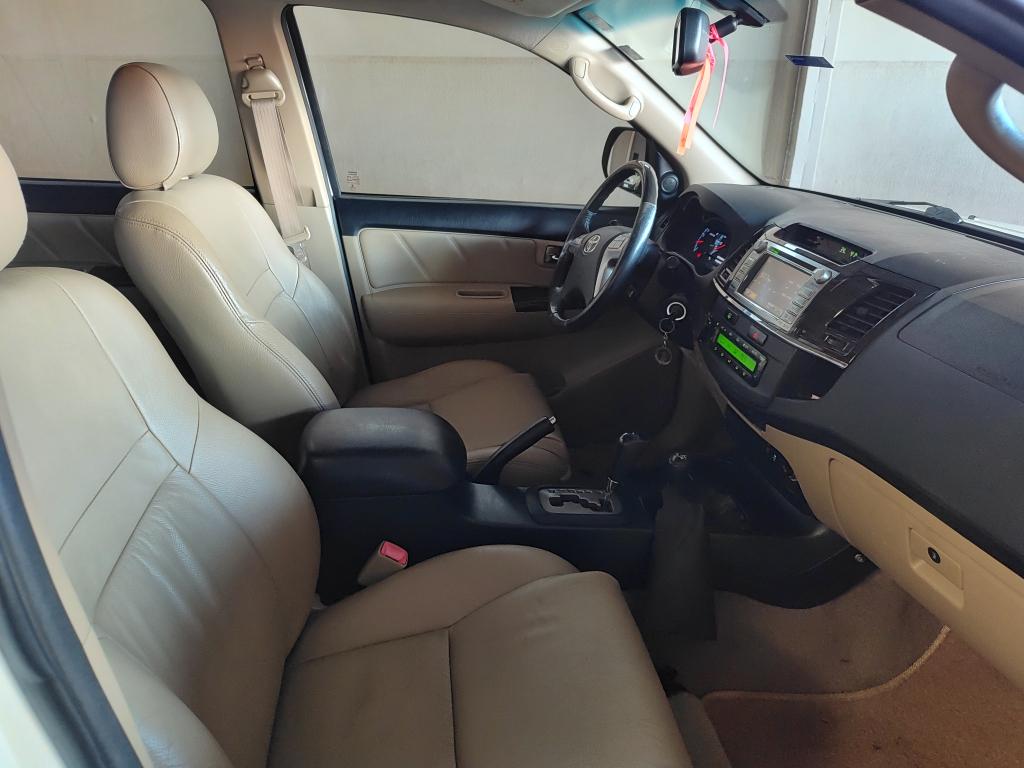 TOYOTA Hilux SW4 - Foto