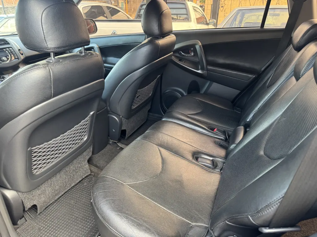 TOYOTA RAV 4 - Foto