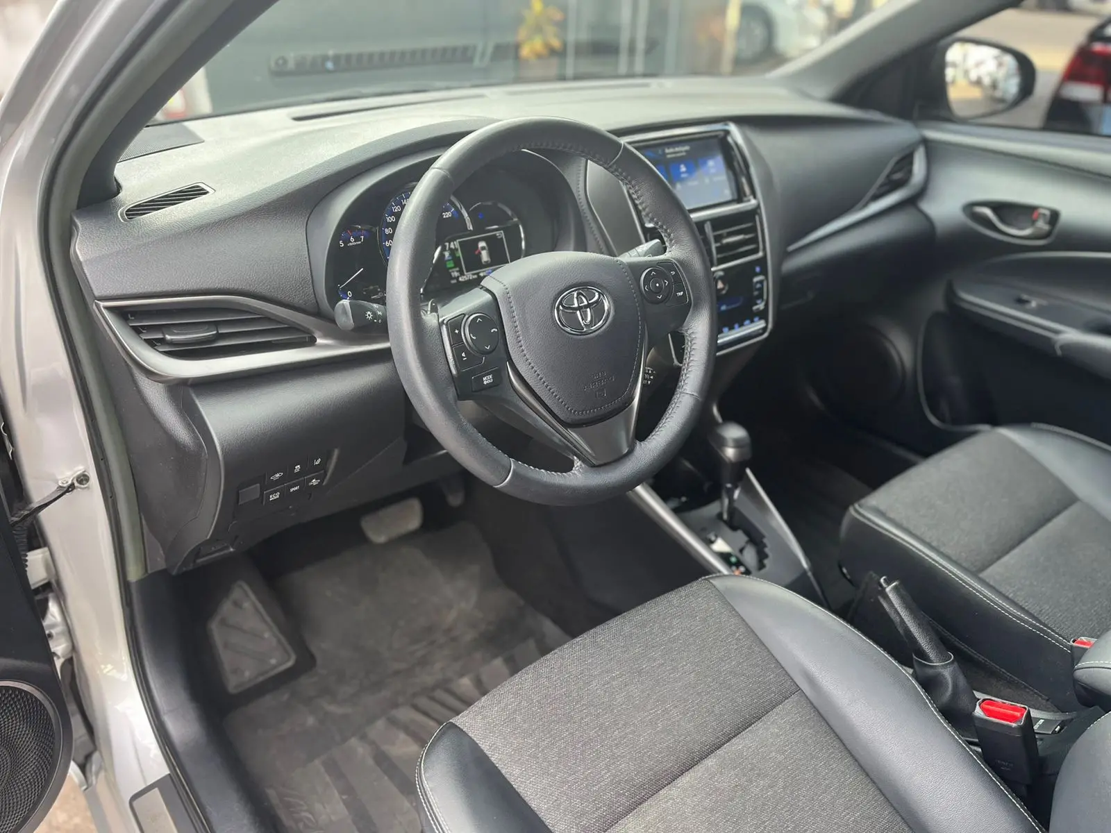 TOYOTA Yaris Hatch - Foto