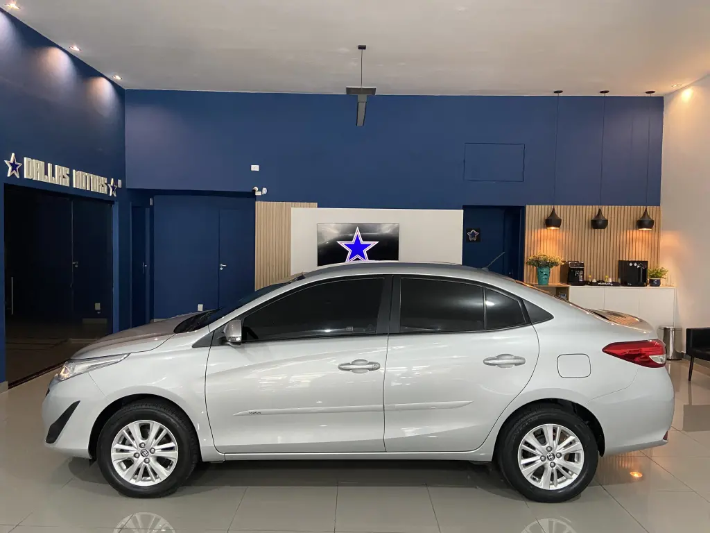 TOYOTA Yaris Sedan - Foto