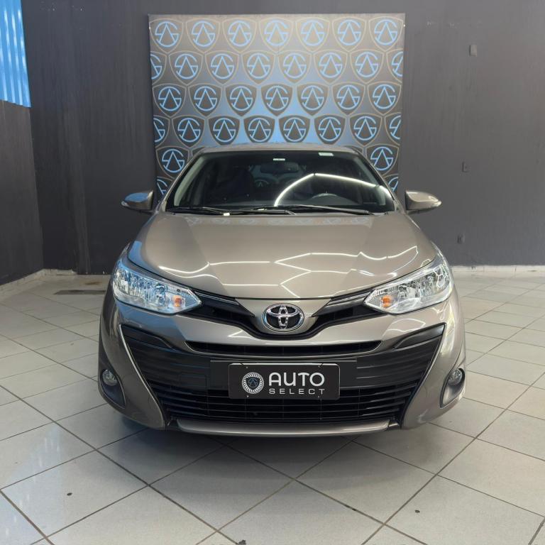 TOYOTA Yaris Sedan - Foto