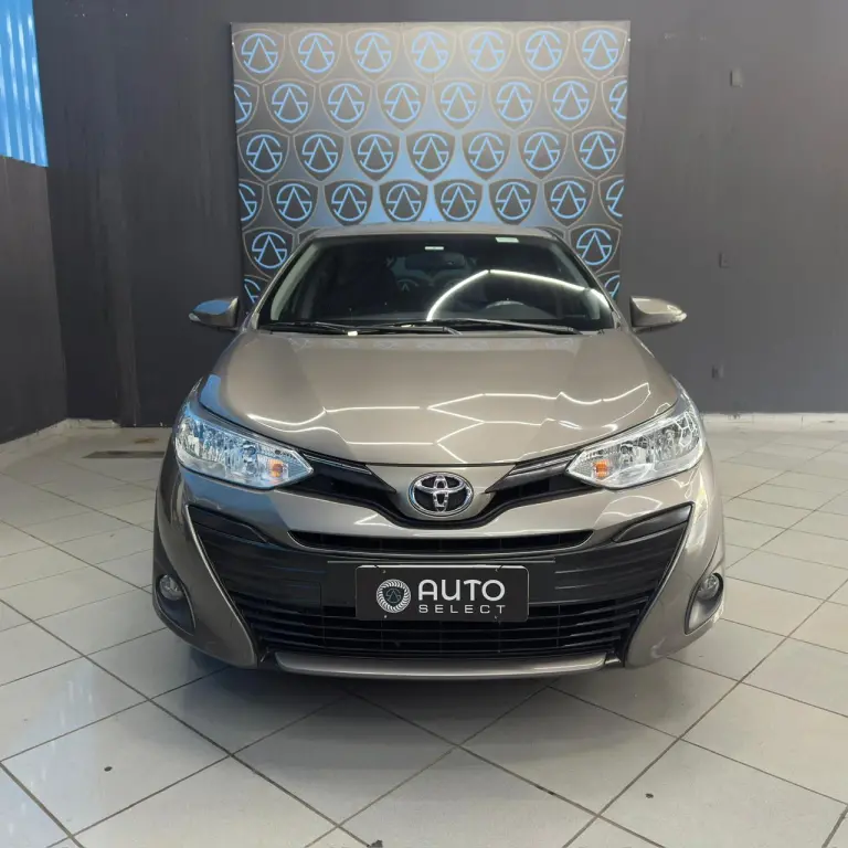 TOYOTA Yaris Sedan - Foto