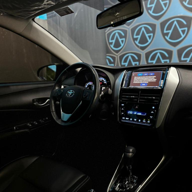 TOYOTA Yaris Sedan - Foto