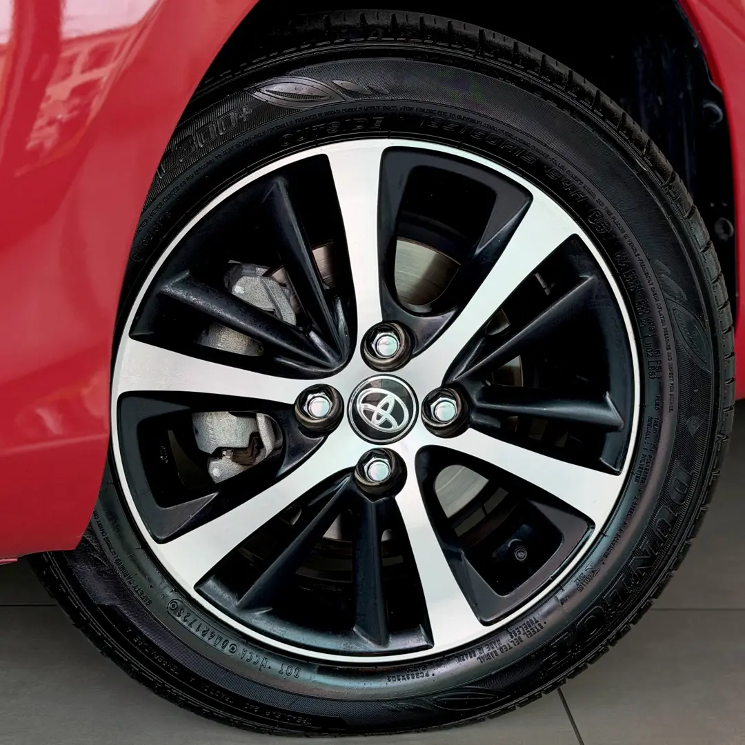 TOYOTA Yaris Sedan - Foto