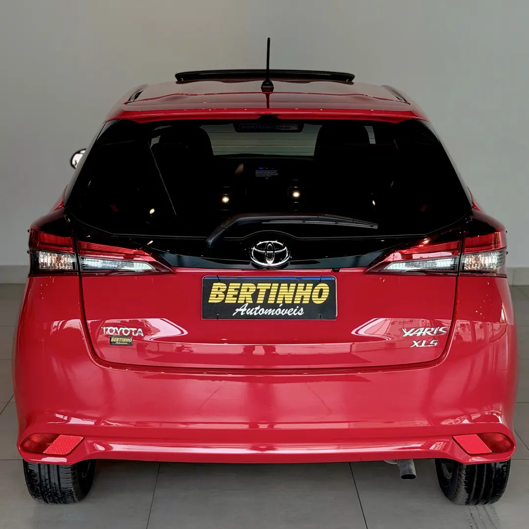 TOYOTA Yaris Sedan - Foto