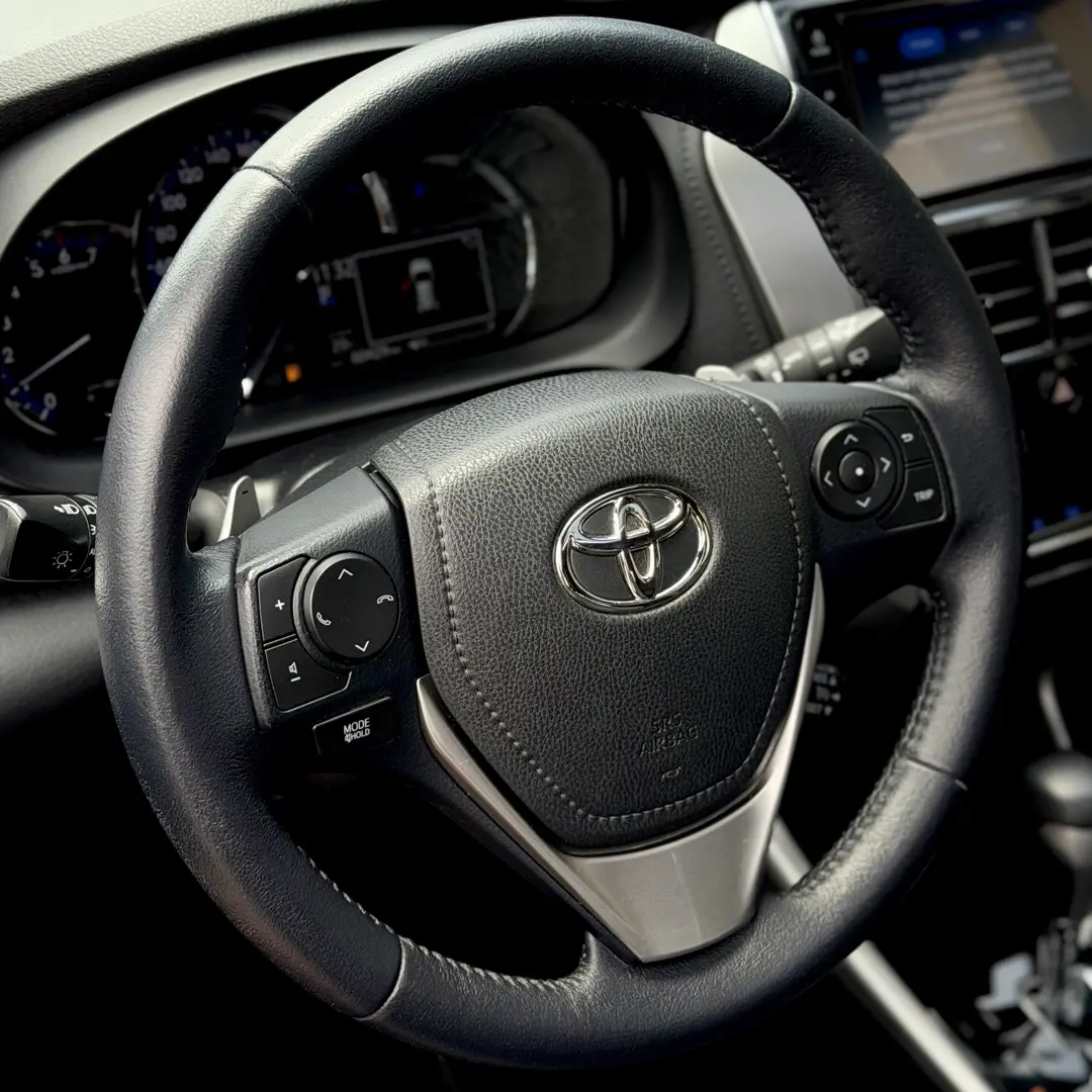 TOYOTA Yaris Sedan - Foto