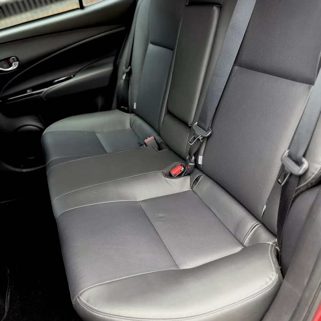 TOYOTA Yaris Sedan - Foto