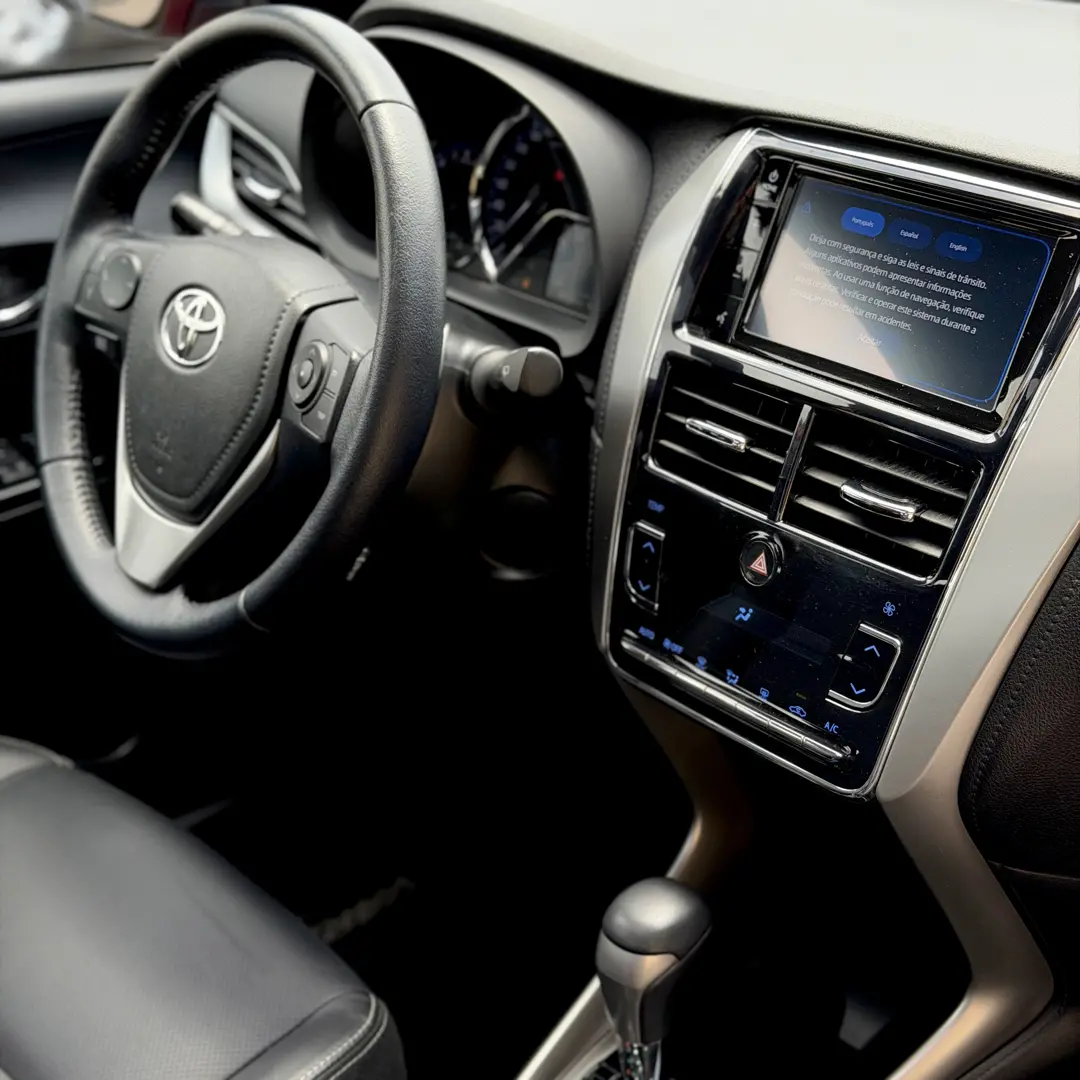 TOYOTA Yaris Sedan - Foto