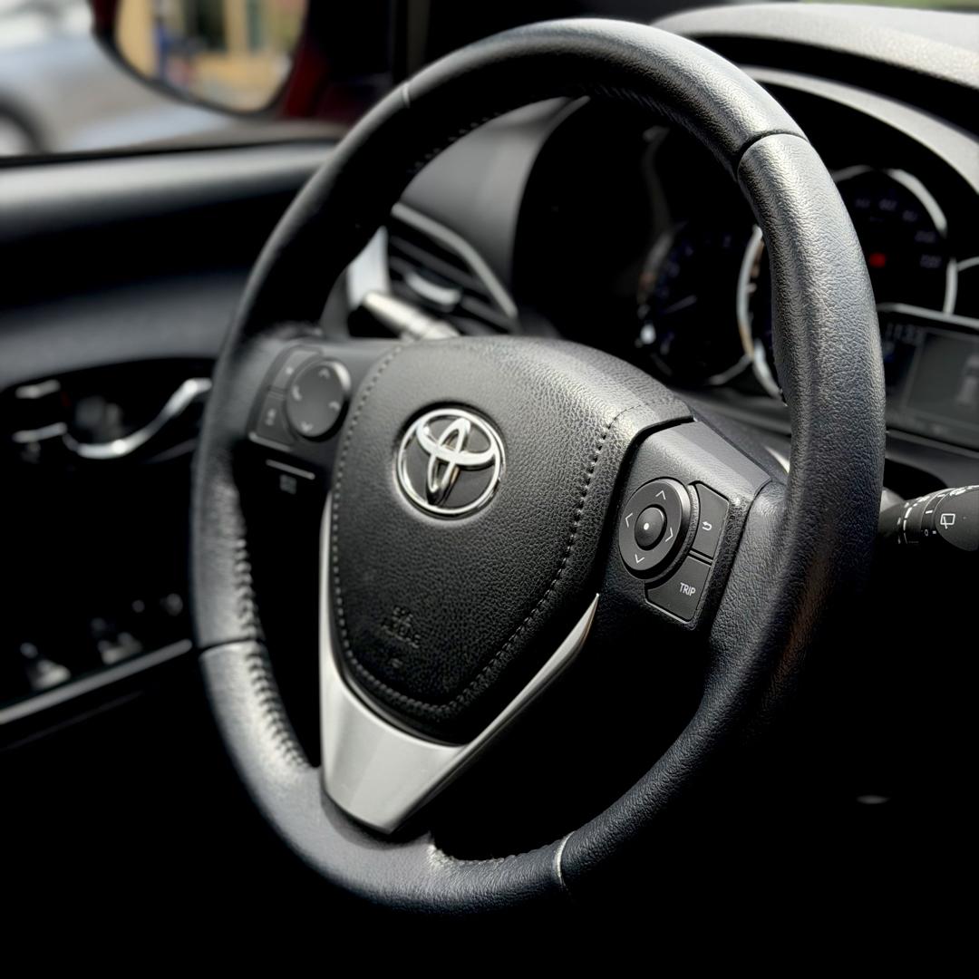 TOYOTA Yaris Sedan - Foto