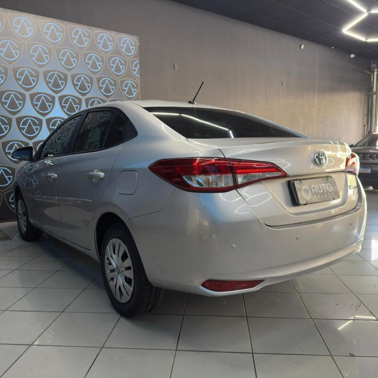 TOYOTA Yaris Sedan - Foto