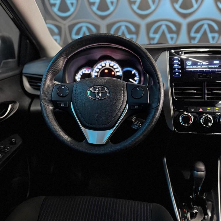 TOYOTA Yaris Sedan - Foto