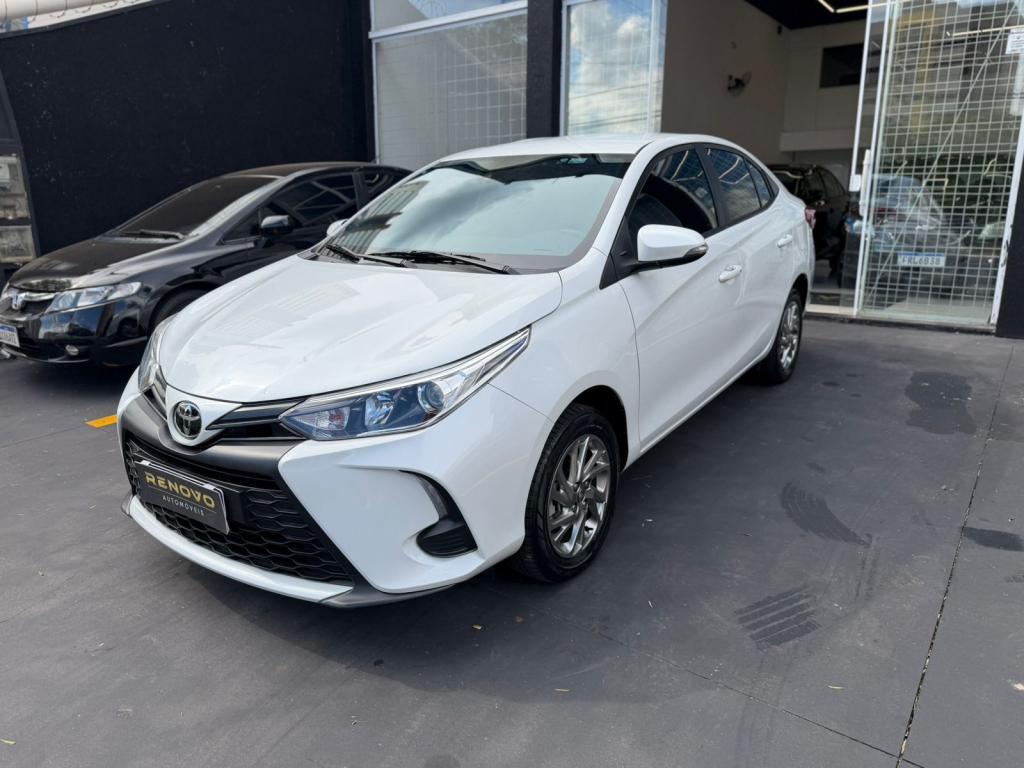 TOYOTA Yaris Sedan - Foto