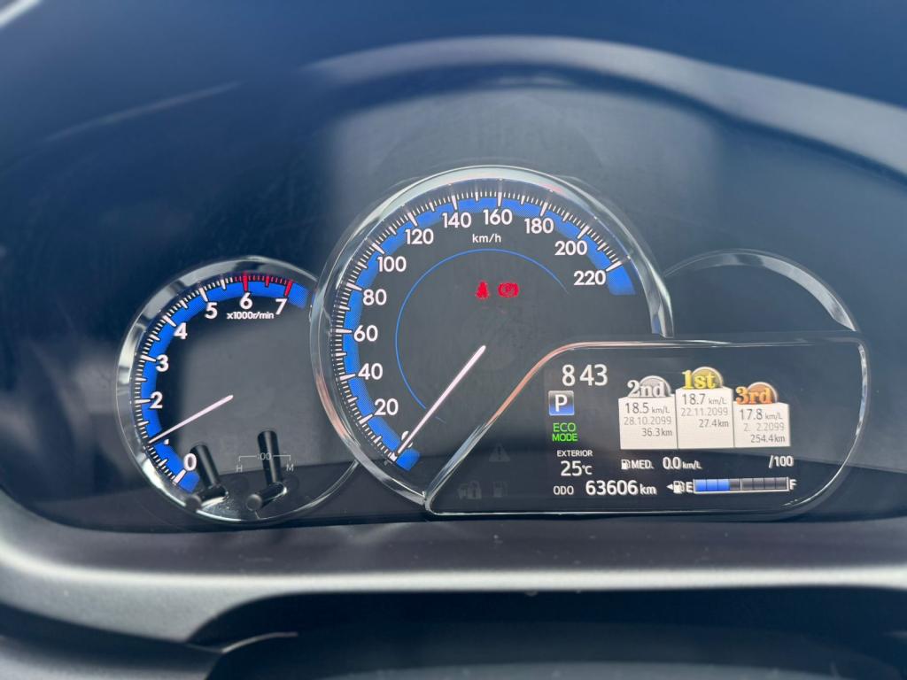 TOYOTA Yaris Sedan - Foto