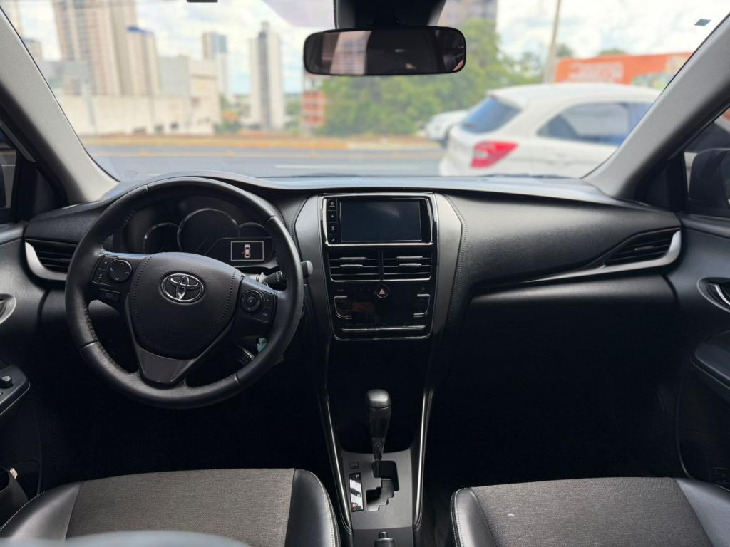 TOYOTA Yaris Sedan - Foto