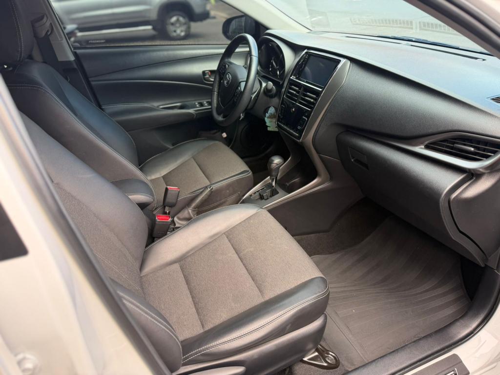 TOYOTA Yaris Sedan - Foto