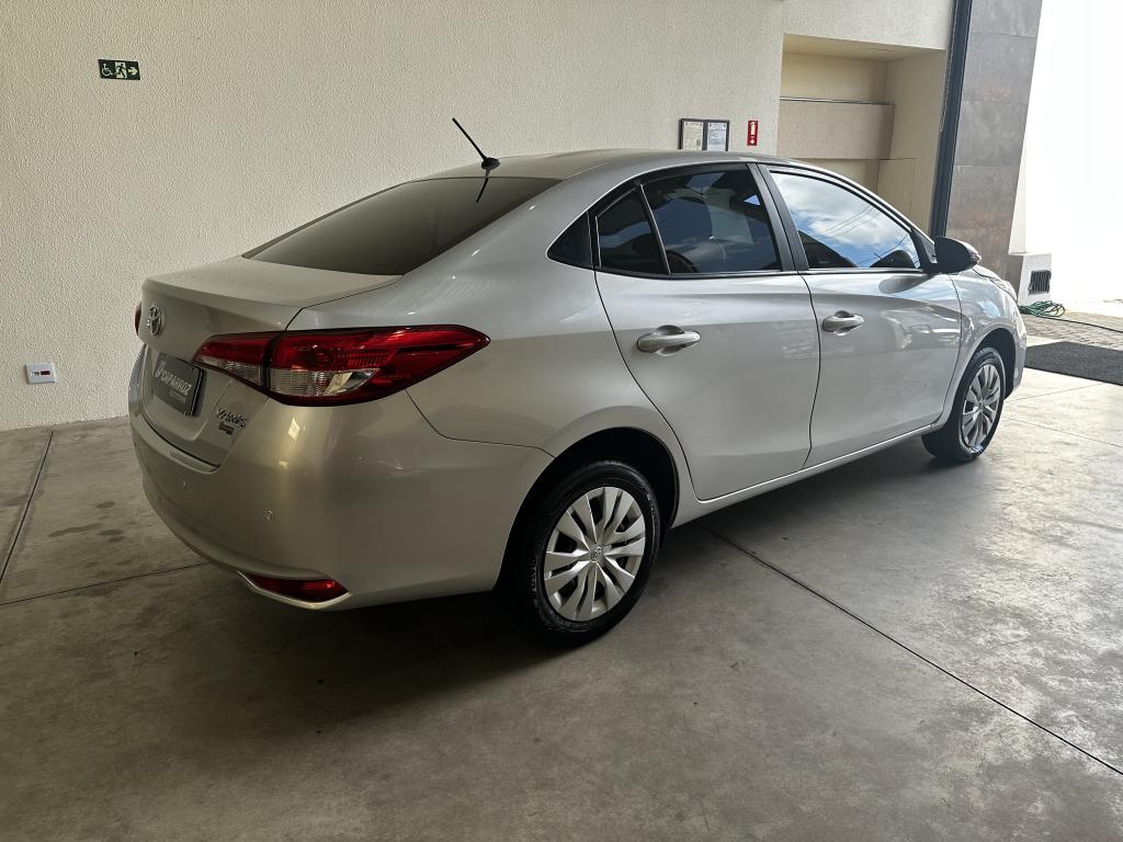 TOYOTA Yaris Sedan - Foto