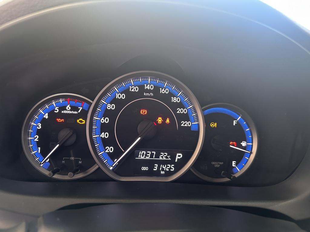 TOYOTA Yaris Sedan - Foto