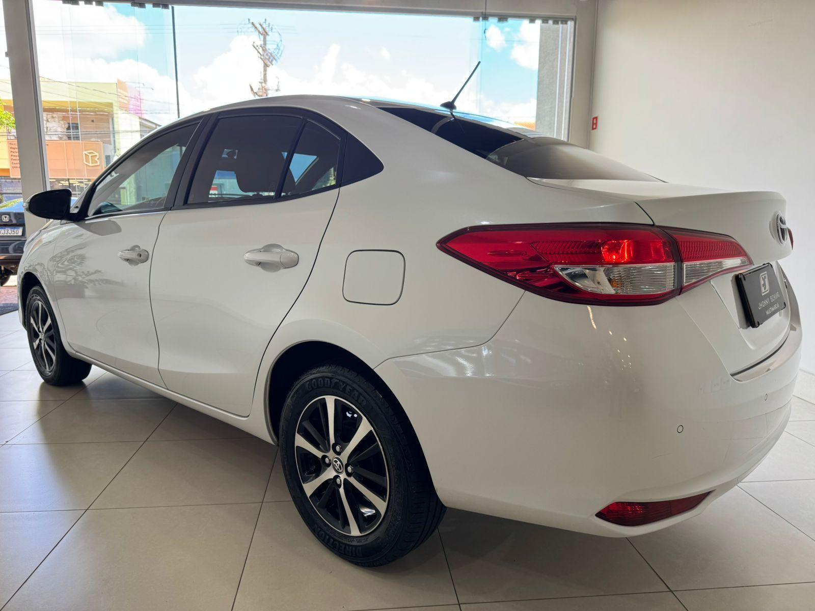 TOYOTA Yaris Sedan - Foto